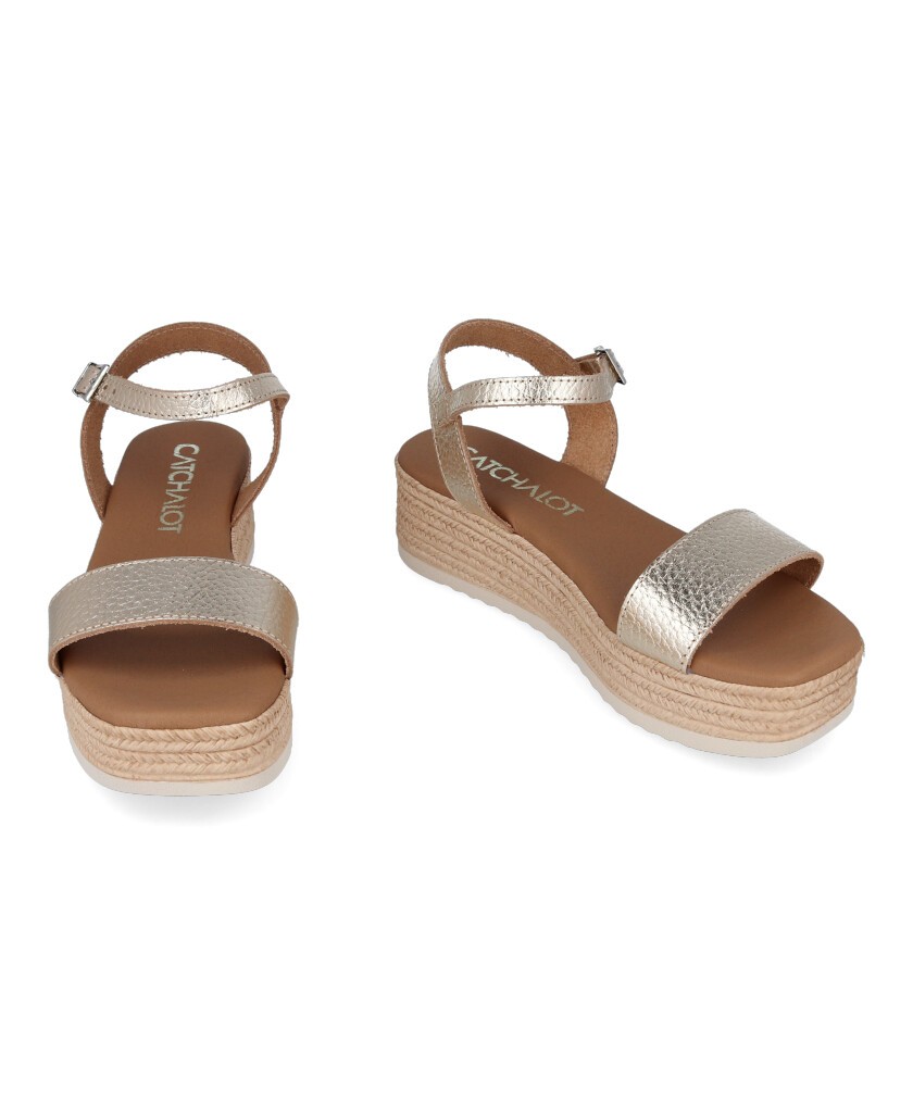 Sandalia metalizada con plataforma Catchalot 5700