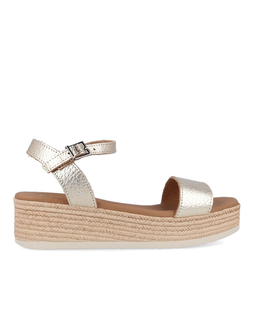 Sandalia metalizada con plataforma Catchalot 5700
