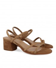 Zapato de tacón bajo color camel Bryan 2614