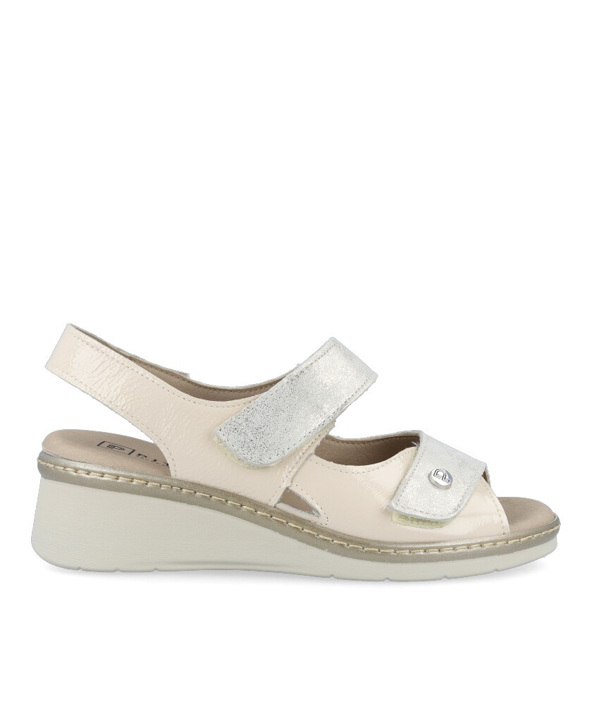 Sandalia beige de mujer con cuña Pitillos 10312