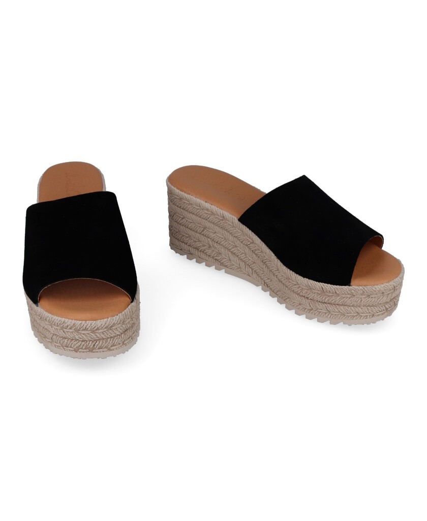 Andares 844130 Women's Black Clog-Style Sandals