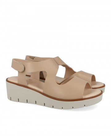 Sandalias beige de mujer con cuña Kissia 450-V