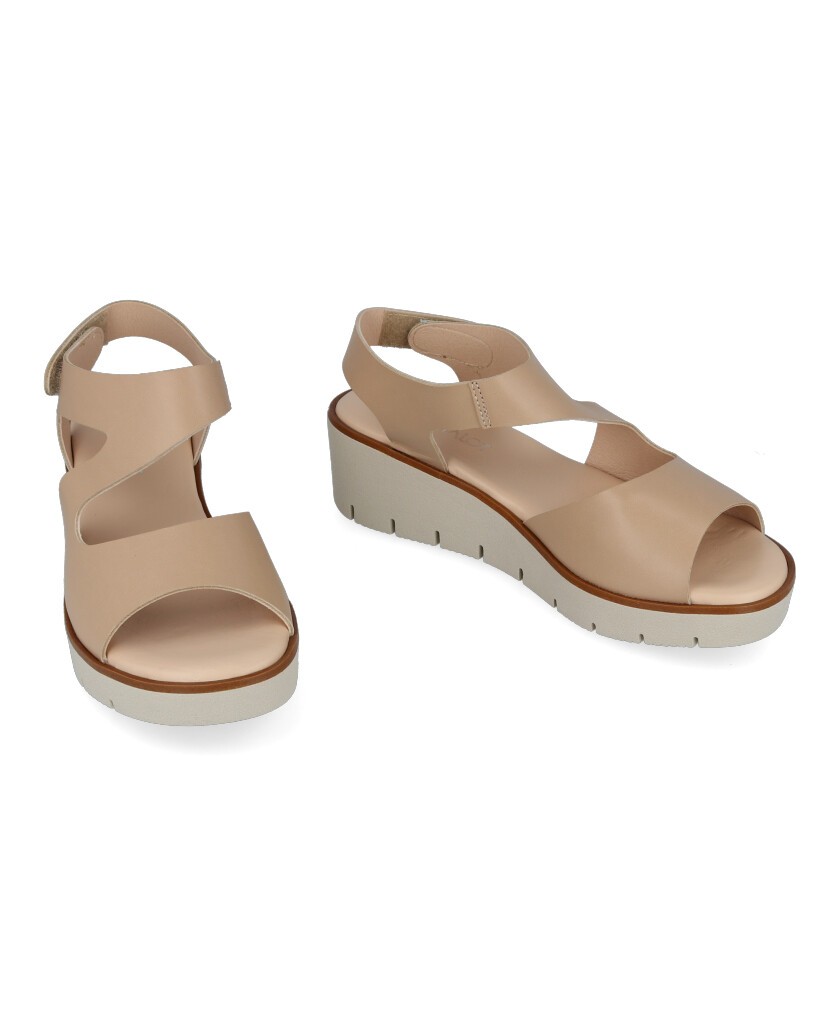 Sandalias beige de mujer con cuña Kissia 450-V
