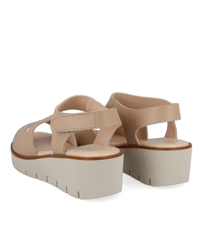 Sandalias beige de mujer con cuña Kissia 450-V