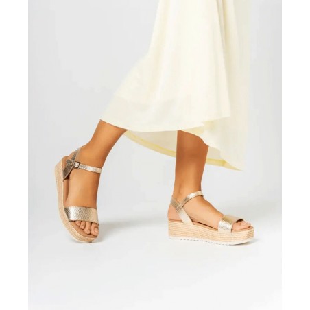 Sandalia metalizada con plataforma Catchalot 5700