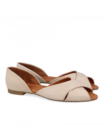 Sandalias para mujer en color beige Caracteristicas con hebilla altura de piso 1 cm zapato de estilo casual suela de goma termo