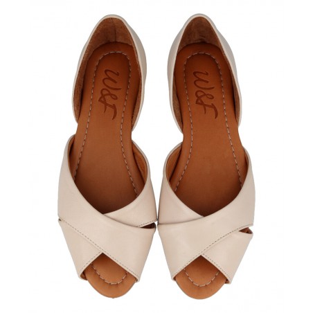 Sandalias para mujer en color beige Caracteristicas con hebilla altura de piso 1 cm zapato de estilo casual suela de goma termo