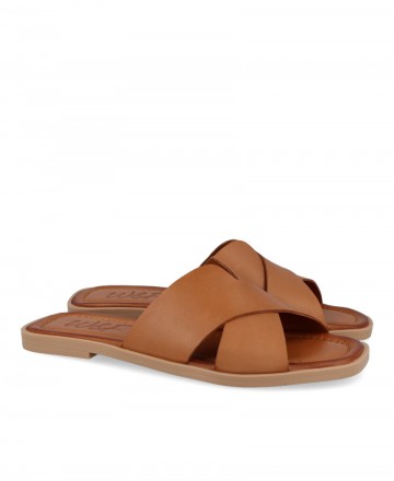 Sandalias para mujer en color cuero Caracteristicas con hebilla altura de piso 1 cm zapato de estilo casual suela de goma termo