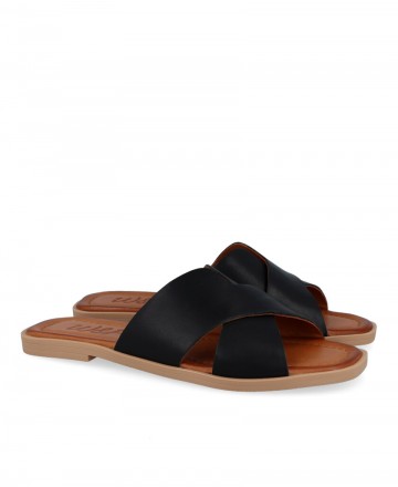 Sandalias para mujer en color negro Caracteristicas con hebilla altura de piso 1 cm zapato de estilo casual suela de goma termo