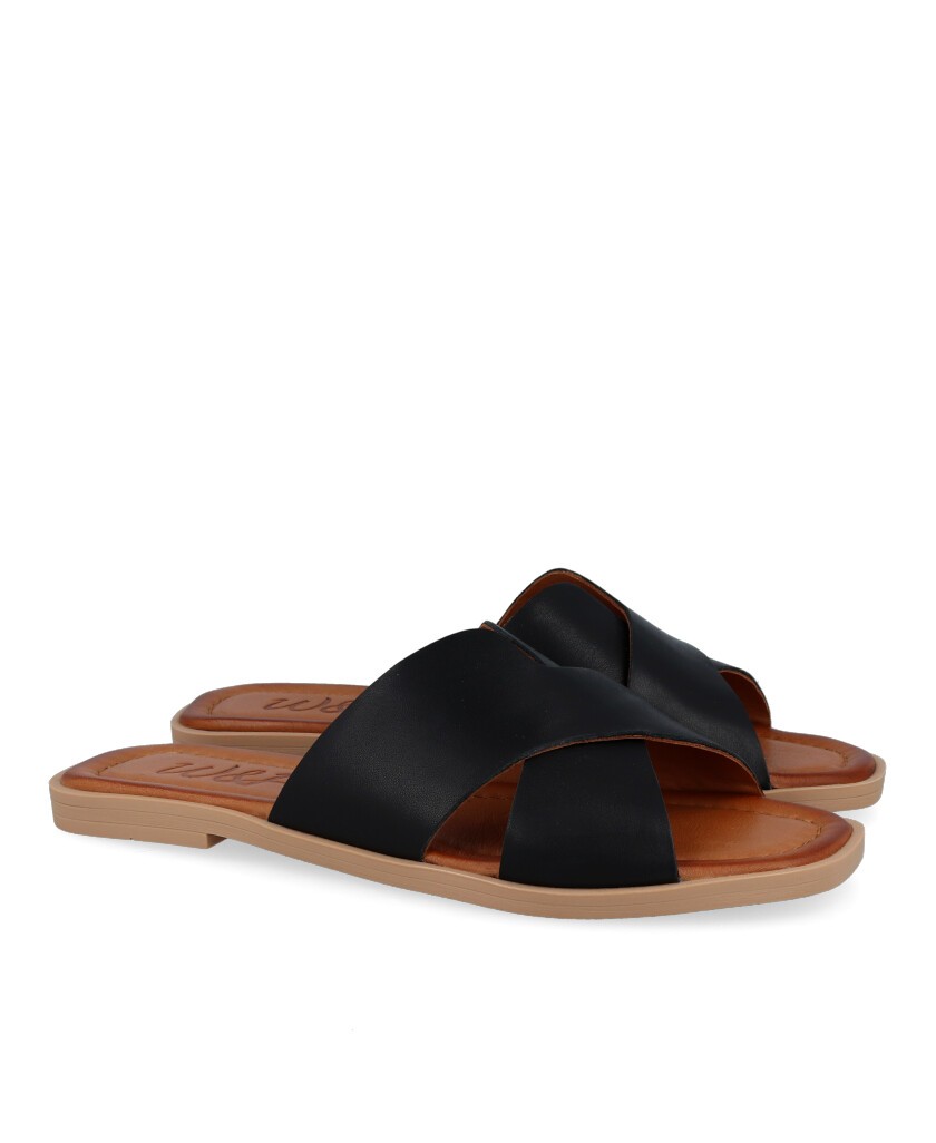 Sandalias para mujer en color negro Caracteristicas con hebilla altura de piso 1 cm zapato de estilo casual suela de goma termo