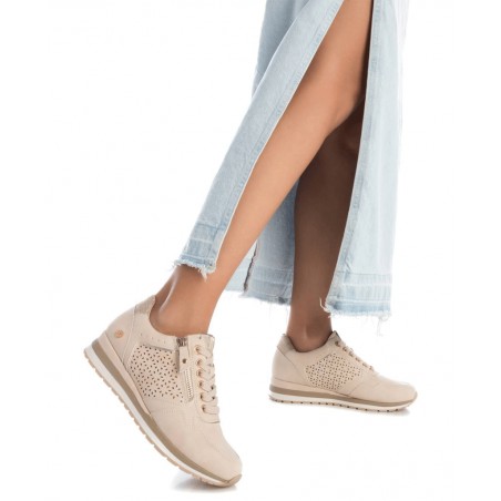 Zapatillas beige troqueladas Xti 142234