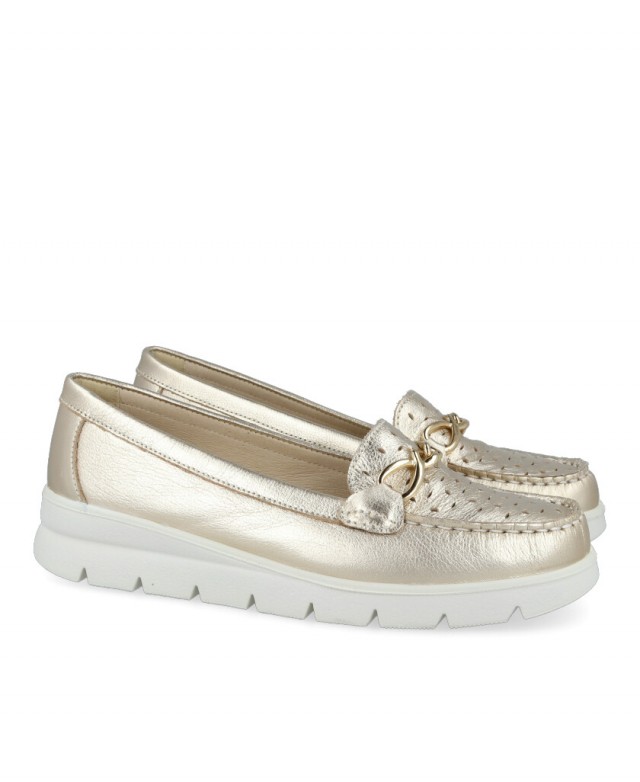h2Mocasines dorados mujer Imac 755110 26747 013 h2 pAnade un toque de brillo y sofisticacion a tus looks diarios con los mocasi