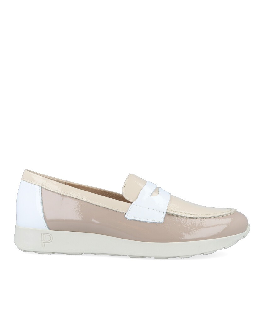 Mocasines de charol de color beige Pitillos 10420