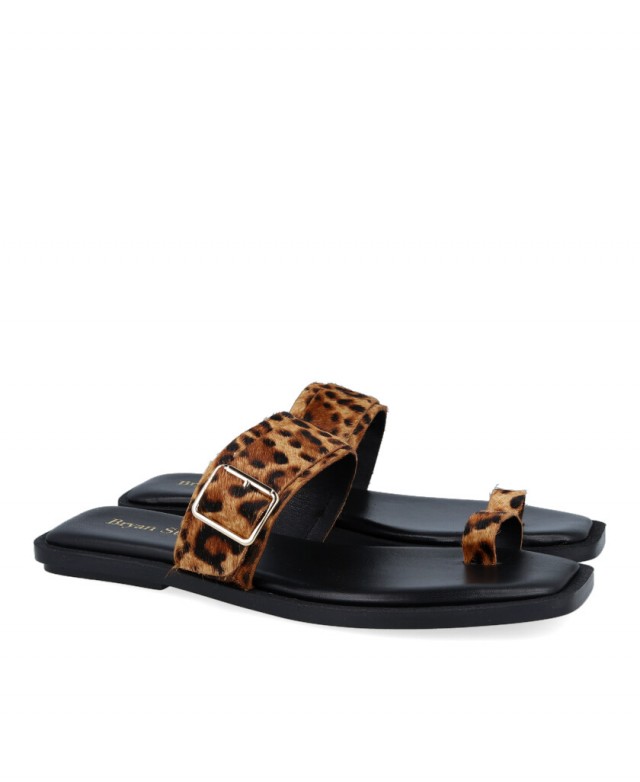 Sandalia plana de dedo animal print Bryan 7302