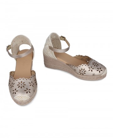 Espardena o yute para mujer en color metalizado Caracteristicas con hebilla cuna 6 cm zapato de estilo casual suela de goma ter
