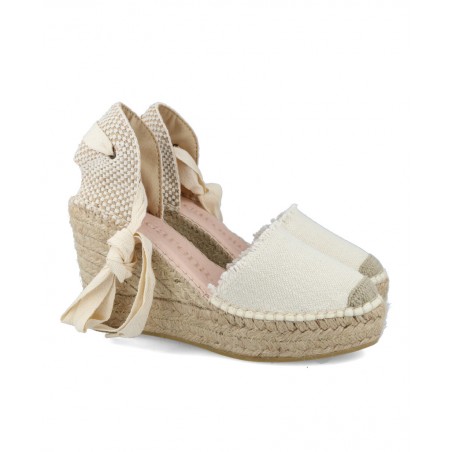 h2Espardenas Macarena Musa 27strong strong h2 pbEspardenas Macarena Musa 27 b para mujer en color beige con cordones tipo la