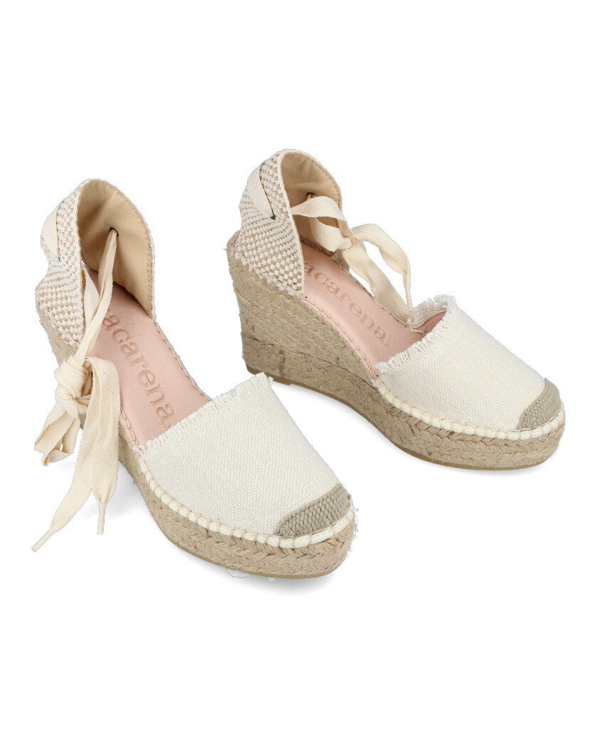h2Espardenas Macarena Musa 27strong strong h2 pbEspardenas Macarena Musa 27 b para mujer en color beige con cordones tipo la