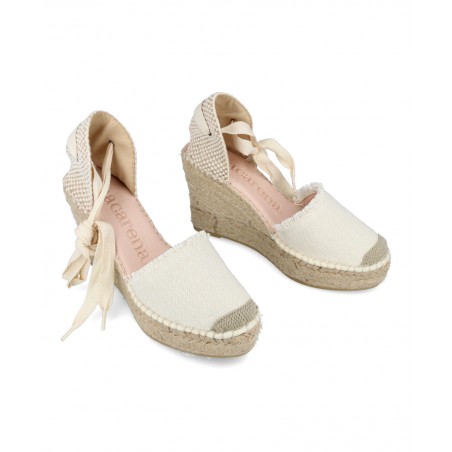 h2Espardenas Macarena Musa 27strong strong h2 pbEspardenas Macarena Musa 27 b para mujer en color beige con cordones tipo la