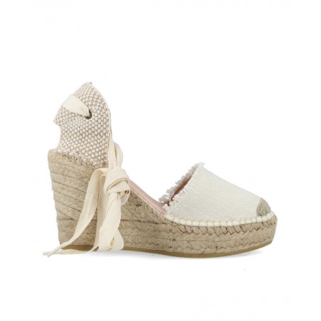 h2Espardenas Macarena Musa 27strong strong h2 pbEspardenas Macarena Musa 27 b para mujer en color beige con cordones tipo la