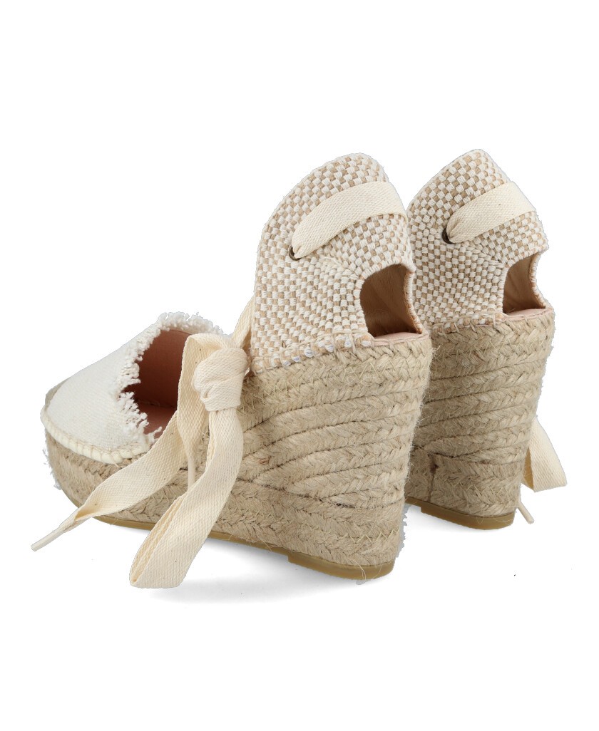 h2Espardenas Macarena Musa 27strong strong h2 pbEspardenas Macarena Musa 27 b para mujer en color beige con cordones tipo la