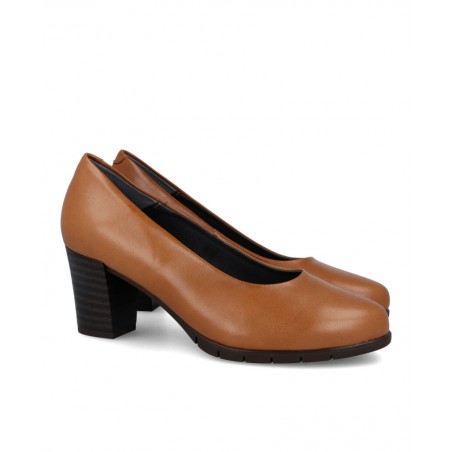 h2Zapato de salon color marron Pitillos 100 h2 pDescubre la sofisticacion y el confort que te ofrece el Zapato de salon color m