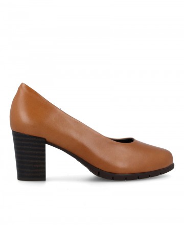 h2Zapato de salon color marron Pitillos 100 h2 pDescubre la sofisticacion y el confort que te ofrece el Zapato de salon color m