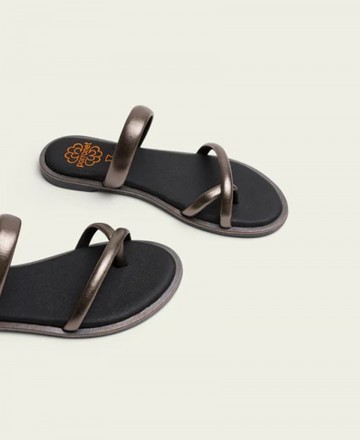 Black Metallic Toe-Post Sandal Porronet Camila 3107