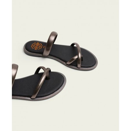Black Metallic Toe-Post Sandal Porronet Camila 3107
