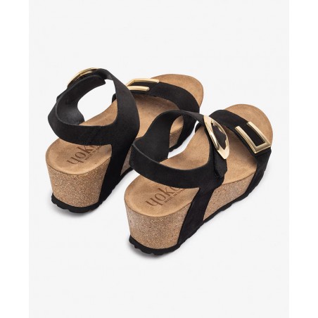 Sandalia con cuña color negro Yokono Bari 255