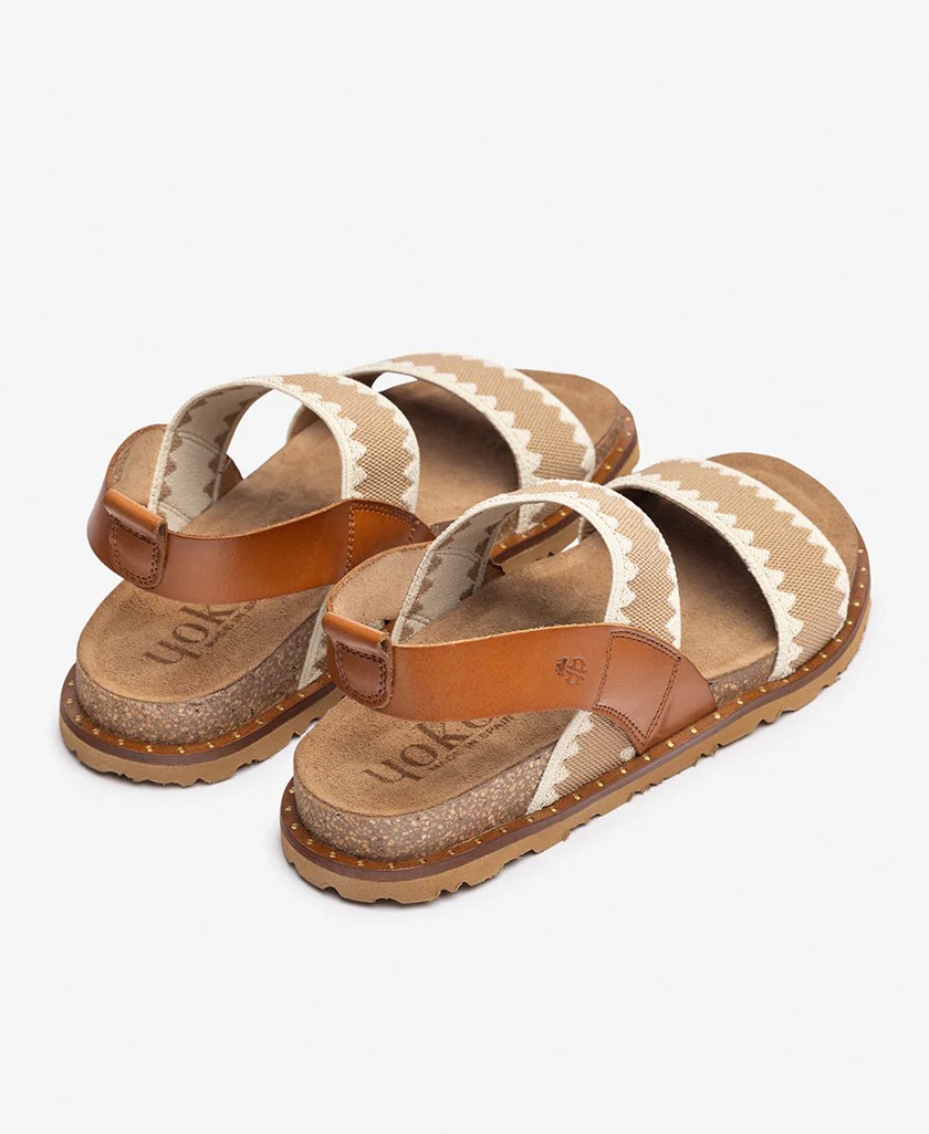 Sandalia de piel de color marrón Yokono Bolus 255