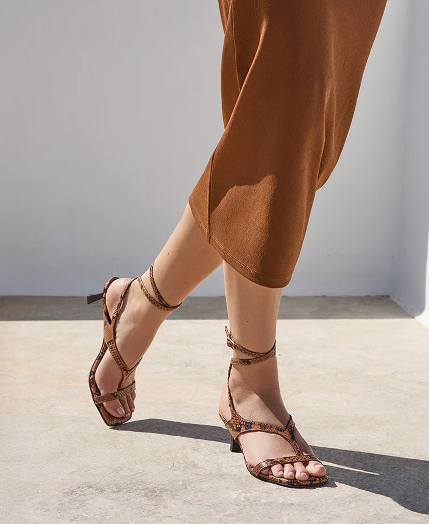 Sandalias de tacón animal print Bryan Gara 6609