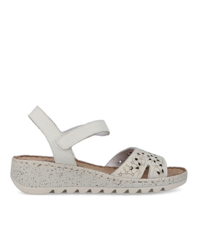 White sandals Walk & Fly Savina 9371 50401