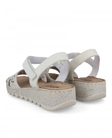 White sandals Walk & Fly Savina 9371 50401
