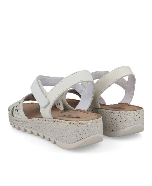White sandals Walk & Fly Savina 9371 50401