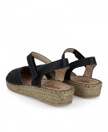 Walk & Fly Rijeka 7665 50422 Closed Toe Sandals