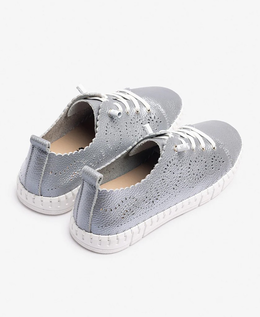 Sneakers plateadas de mujer Yokono Flow 005
