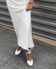 Alpargatas altas con tiras Macarena Alba 2