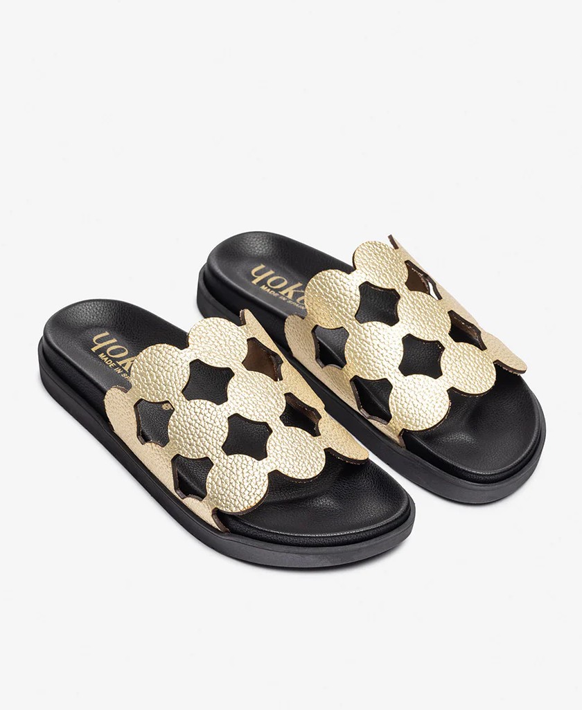 Sandalias planas troqueladas Yokono Morena 256-02