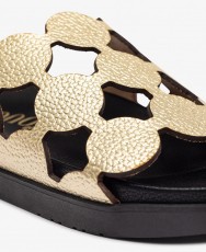 Sandalias planas troqueladas Yokono Morena 256-02