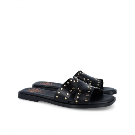 Sandalia negra pala con tachuelas Porronet 3115