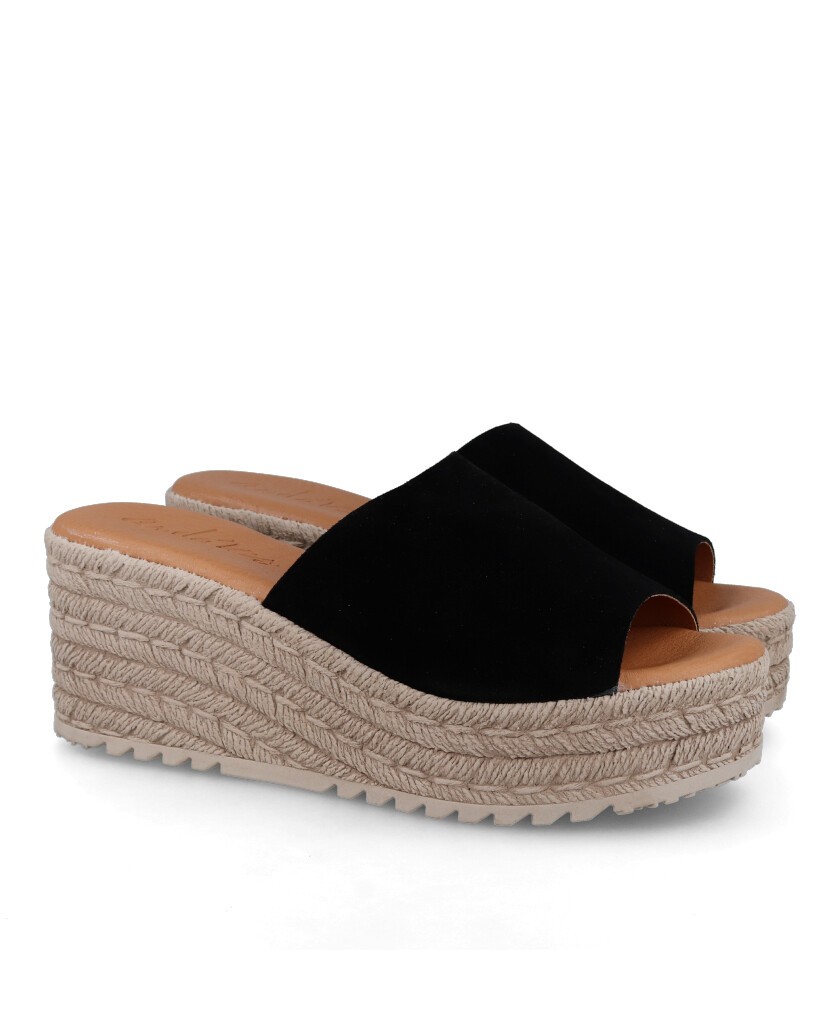 Andares 844130 Women's Black Clog-Style Sandals