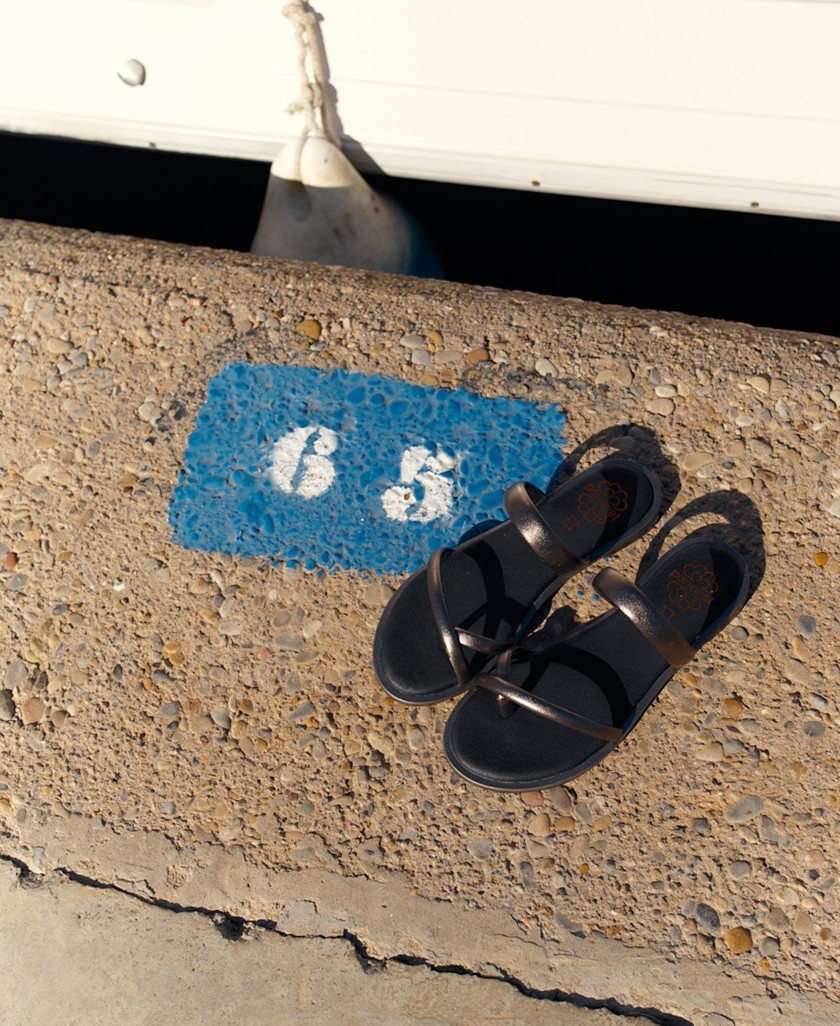 Sandalia negra metalizada Porronet Camila 3107