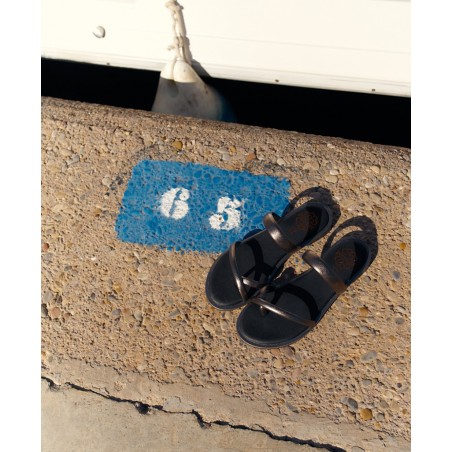 Black Metallic Toe-Post Sandal Porronet Camila 3107