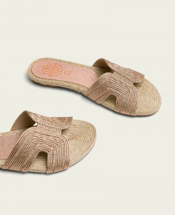 h2Sandalias planas Porronet Carolina W210 079 h2 pDale a tus pasos un toque de elegancia discreta con las Sandalias Planas Porr