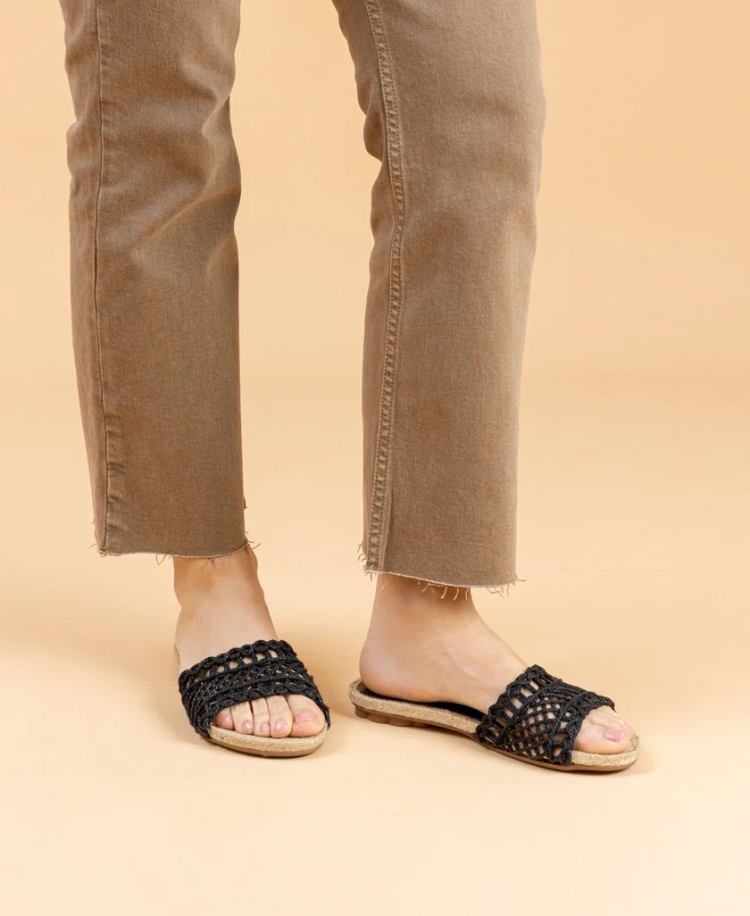 h2Sandalias trenzadas Porronet Cora W215 001 h2 pDescubre la sofisticacion del diseno artesanal con las Sandalias Trenzadas Por