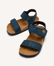 Sandalias para ninos en color azul marino Caracteristicas con cierre de velcro altura de piso 1 cm zapato de estilo casual suel Sandalias para ninos en color azul marino Caracteristicas con cierre de velcro altura de piso 1 cm zapato de estilo casual suel