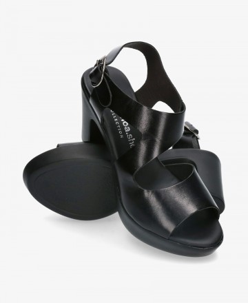 Sandalias para mujer en color negro Caracteristicas con hebilla tacon 7 cm zapato de estilo casual suela de goma termoplastica 