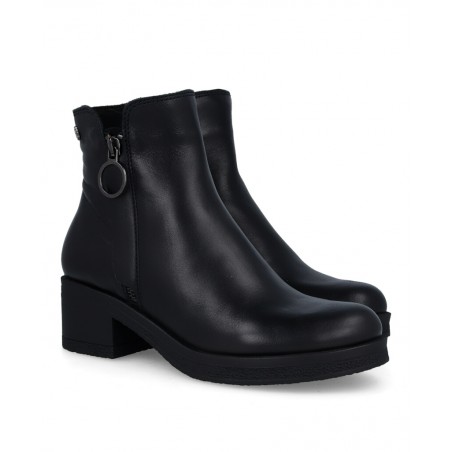 Black low-heeled ankle boots Porronet 4732