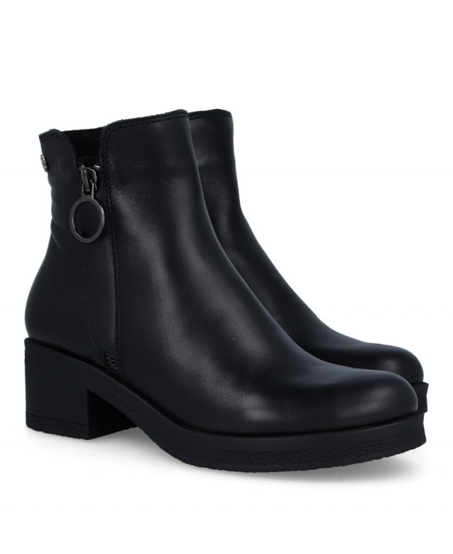 Black low-heeled ankle boots Porronet 4732
