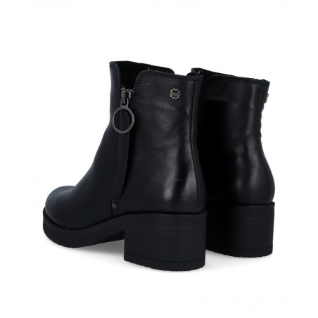 Black low-heeled ankle boots Porronet 4732
